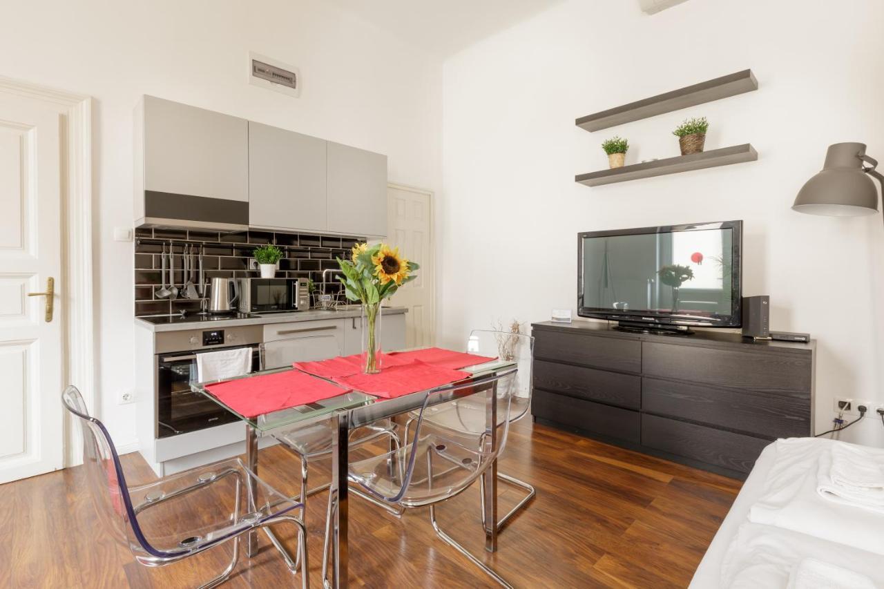 Red Dot Two - New Unit In The Heart Of Party Town Apartment Budapest Exterior photo