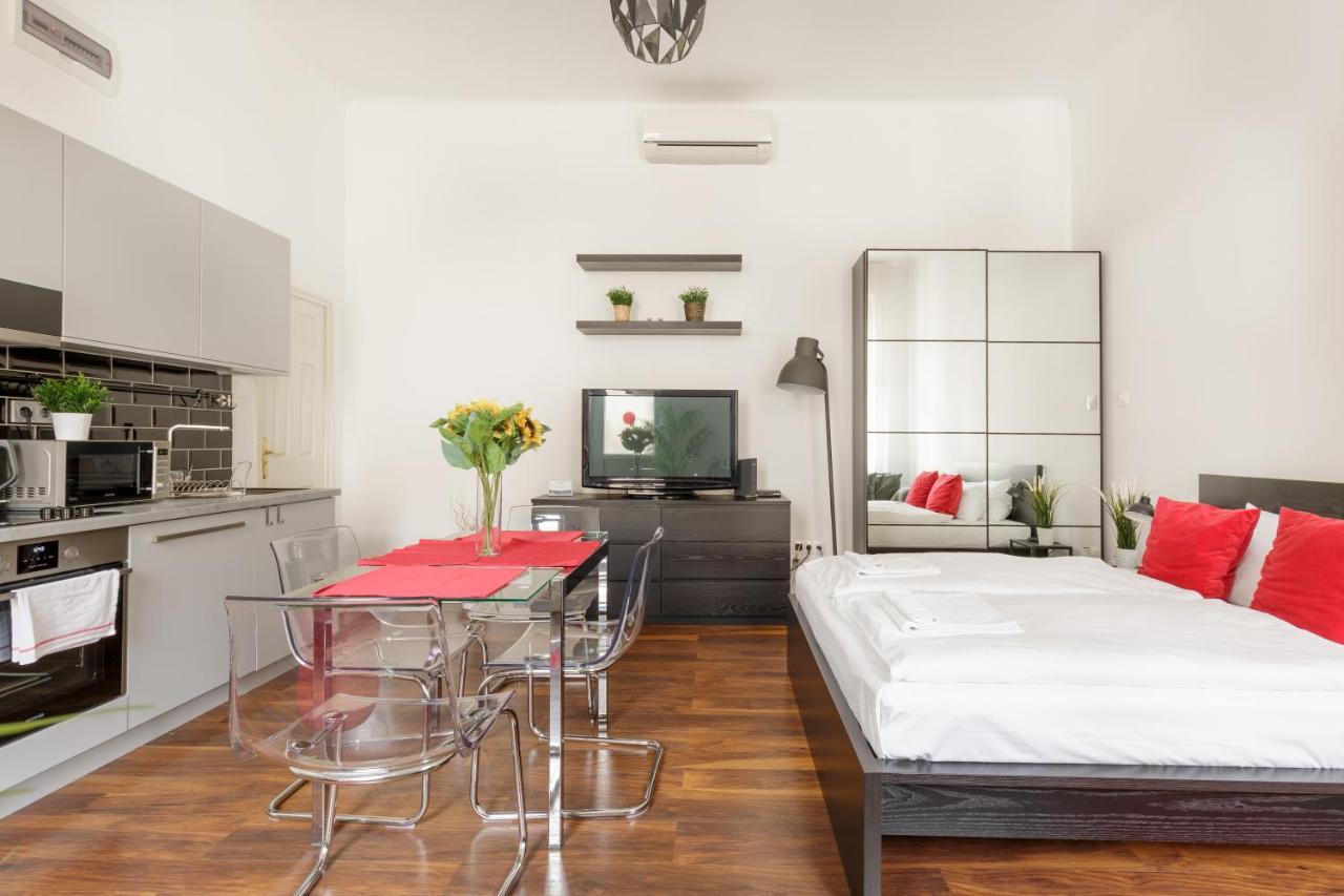 Red Dot Two - New Unit In The Heart Of Party Town Apartment Budapest Exterior photo
