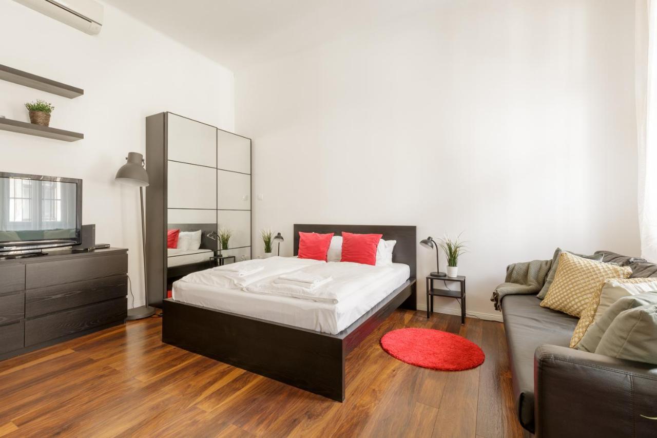 Red Dot Two - New Unit In The Heart Of Party Town Apartment Budapest Exterior photo